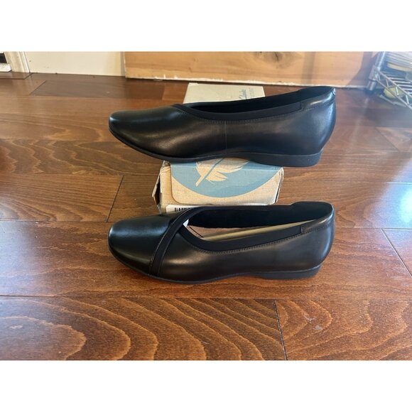 CLARKS Women's Un Darcey Black Leather Flats Closed Toe NEW Sz 9.5 M - Picture 3 of 9